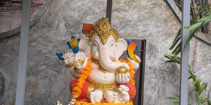 Kleiner Gebetstempel, hier zu Ehren von Ganesha, dem Elefantengott